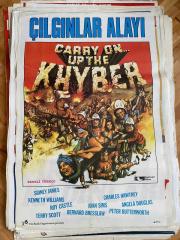 ÇILGINLAR ALAYI FİLMİNİN AFİŞİ OYNAYANLAR: SIDNEY JAMES, KENNETH WILLIAMS, ROY CASTLE, CHARLES HAWTREY, JOAN SIMS, ANGELA DOUGLAS
