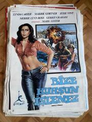 BİZE KURŞUN İŞLEMEZ FİLM AFİŞİ | Lynda Carter