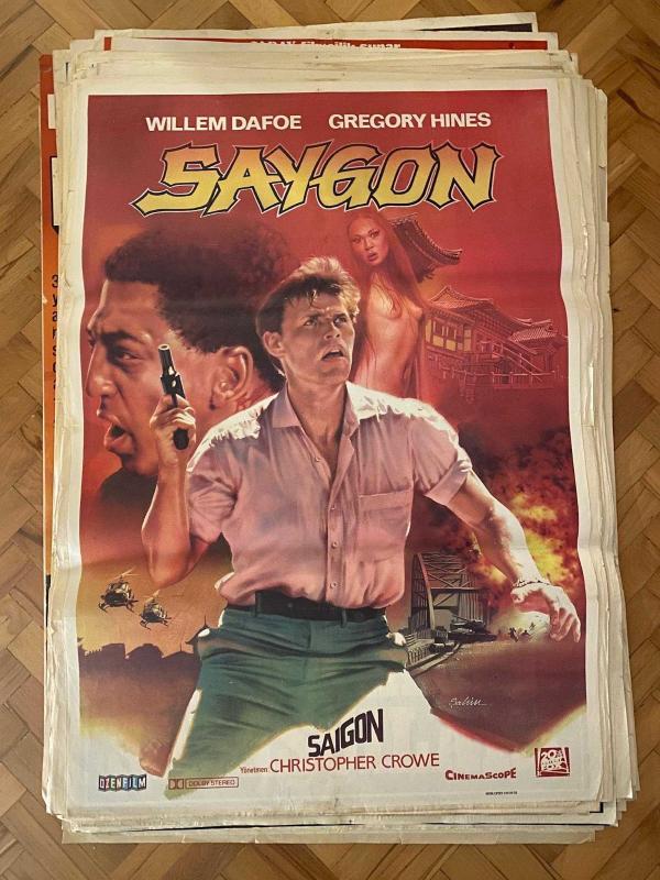 SAYGON FİLMİNİN AFİŞİ OYNAYANLAR: WILLEM DAFOE, GREGORY HINES YÖNETMEN: CHRISTOPHER CROWE