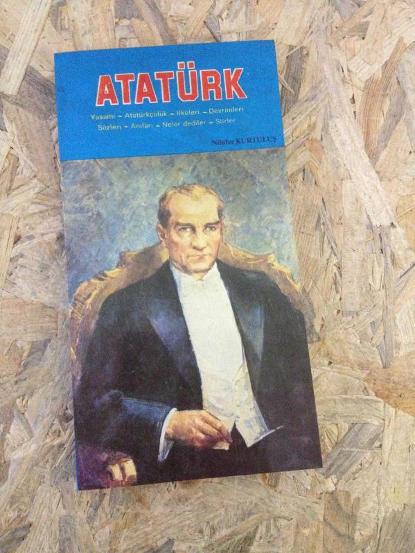ATATÜRK - Yaşamı - ''Atatürkçülük-İlkeleri-Devrimleri-Sözleri-Anıları-Neler dediler-Şiirler''  YAZAR İMZALI İTHAFLI
