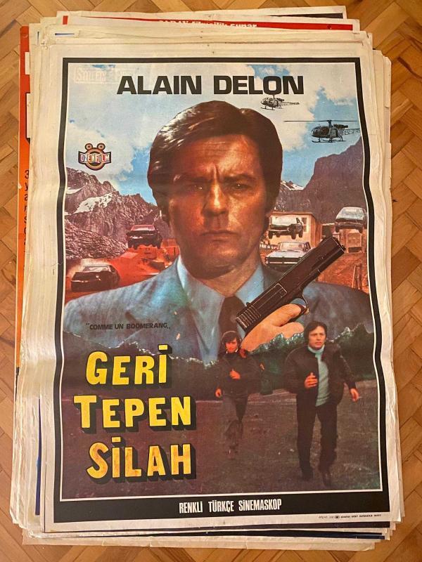 GERİ TEPEN SİLAH FİLMİNİN AFİŞİ OYNAYANLAR: ALAIN DELON
