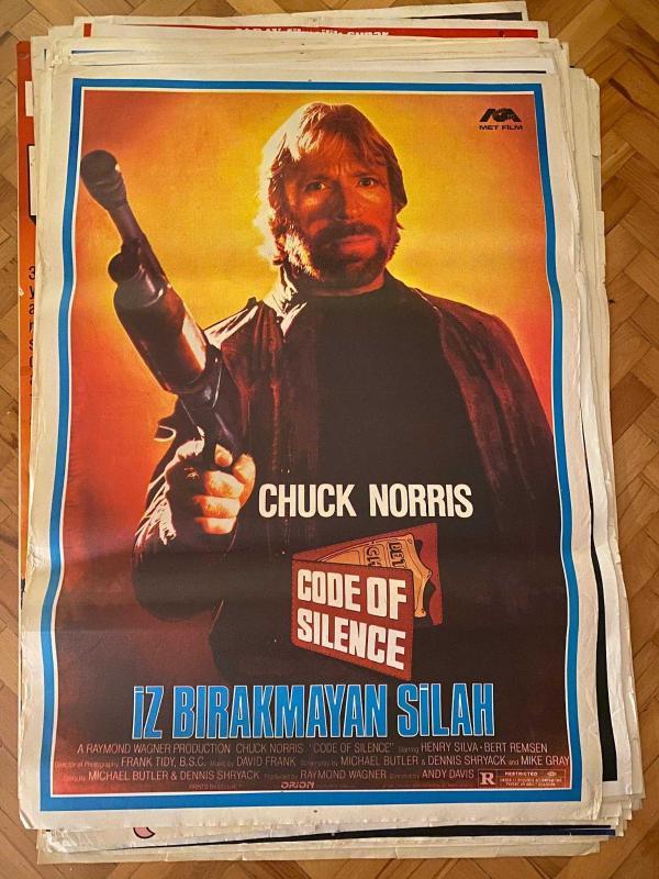 İZ BIRAKMAYAN SİLAH - CODE OF SILENCE FİLMİNİN AFİŞİ | CHUCK NORRIS
