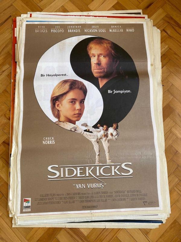 SIDEKICKS - YAN VURUŞ FİLMİNİN AFİŞİ OYNAYANLAR: CHUCK NORRIS, BEAU BRIDGES, JOE PISCOPO YÖNETMEN: AARON NORRIS