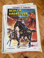 DEVLER SAVAŞIYOR FİLMİNİN ÇİZİM AFİŞİ NO:1 * CÜNEYT ARKIN - CANAN PERVER (ÖZEL RULO KUTUDA GÖNDERİM)