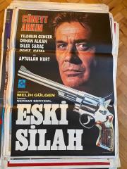 ESKİ SİLAH FİLMİNİN AFİŞİ OYNAYANLAR: CÜNEYT ARKIN, YILDIRIM GENCER, ORHAN ALKAN