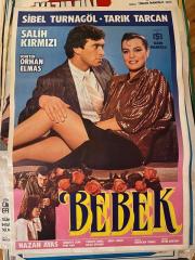 BEBEK FİLMİNİN AFİŞİ OYNAYANLAR: SİBEL TURNAGÖL, TARIK TARCAN, SALİH KIRMIZI