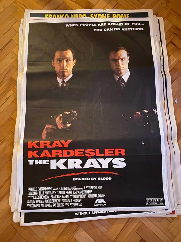 KRAY KARDEŞLER FİLMİNİN AFİŞİ OYNAYANLAR:BILLIE WHITELAW, TOM BELL, GARY KEMP YÖNETMEN: PETER MEDAK