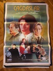 ÇAĞDAŞLAR FİLMİNİN AFİŞİ OYNAYANLAR: KEITH CARRADINE, JOHN LONE, GENEVIEVE BUJOLD, LINDA FIORENTINO YÖNETMEN: ALAN RUDOLPH