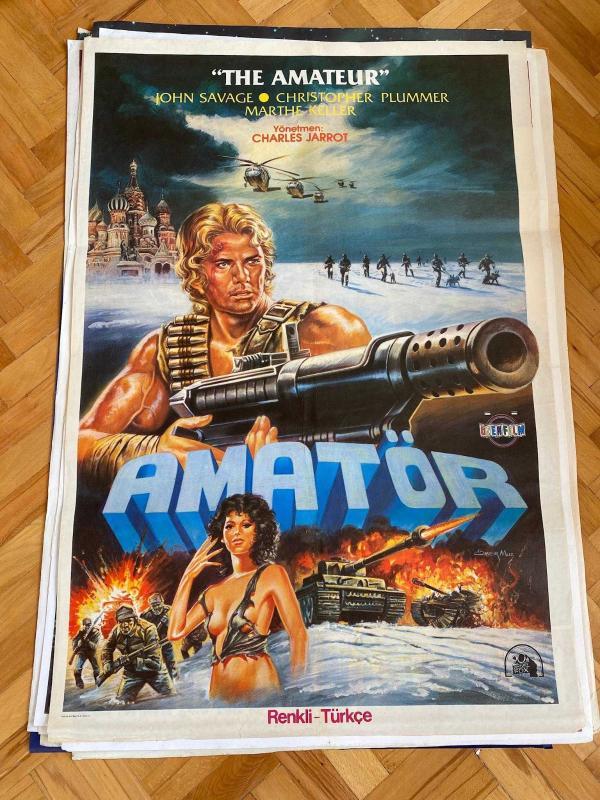 AMATÖR FİLMİNİN AFİŞİ OYNAYANLAR: JOHN SAVAGE, CHRISTOPHER PLUMMER, MARTHE KELLER YÖNETMEN: CHARLES JARROT