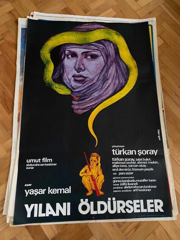 YILANI ÖLDÜRSELER FİLMİNİN AFİŞİ OYNAYANLAR: TÜRKAN ŞORAY, TALAT BULUT, AHMET MEKİN, ALİYE RONA
