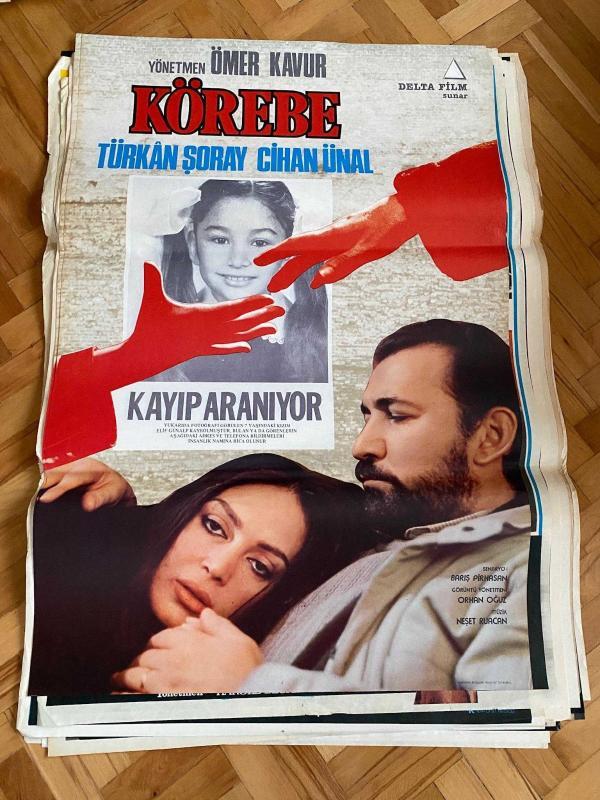 KÖREBE FİLMİNİN AFİŞİ OYNAYANLAR: TÜRKAN ŞORAY, CİHAN ÜNAL YÖNETMEN: ÖMER KAVUR