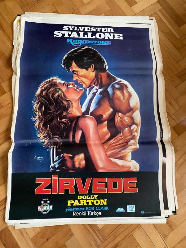 ZİRVEDE FİLMİNİN AFİŞİ OYNAYANLAR: SYLVESTER STALLONE, DOLLY PARTON YÖNETMEN: BOB CLARK