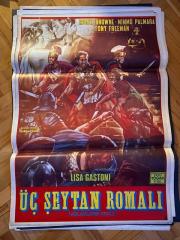 ÜÇ ŞEYTAN ROMALI FİLMİNİN AFİŞİ OYUNCULAR: ROGER BROWNE, MIMMO PALMARA, TONY FREEMAN, LISA GASTONI