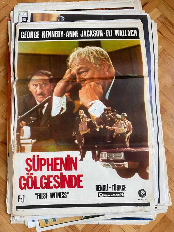ŞÜPHENİN GÖLGESİNDE FİLMİNİN AFİŞİ OYNAYANLAR: GEORGE KENNEDY, ANNE JACKSON, ELI WALLACH YÖNETMEN: RICHARD A. COLLA