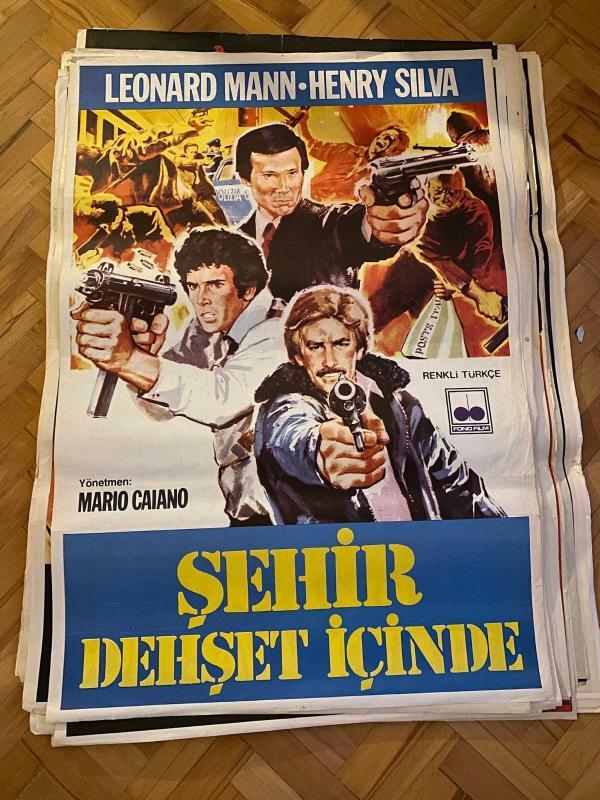 ŞEHİR DEHŞET İÇİNDE FİLMİNİN AFİŞİ OYNAYANLAR: HENRY SILVA, LEONARD MANN YÖNETMEN: MARIO CAIANO