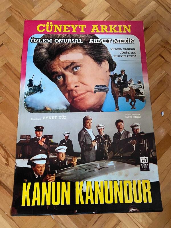 Kanun Kanundur Filminin Afişi; Cüneyt Arkın,Ahmet Mekin, Nurgül Candan, Gönül Ser, Hüseyin Peyda
