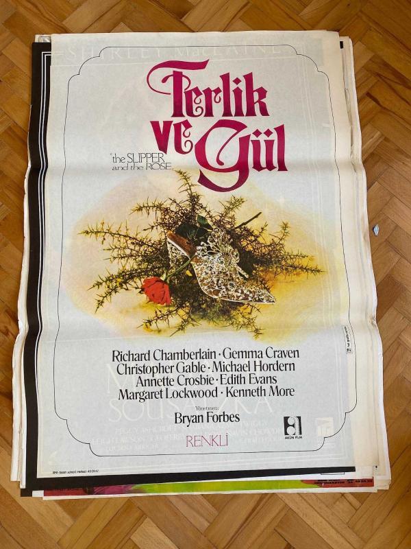 TERLİK VE GÜL FİLMİNİN AFİŞİ OYNAYANLAR: RICHARD CHAMBERLAIN, GEMMA CRAVEN, CHRISTOPHER GABLE YÖNETMEN: BRYAN FORBES