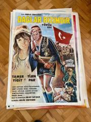 DAĞLAR BİZİMDİR-YÖRÜK EFE FİLMİNİN AFİŞİ OYNAYANLAR: TAMER YİĞİT, TİJEN PAR, ATIF KAPTAN, HÜSEYİN BARADAN