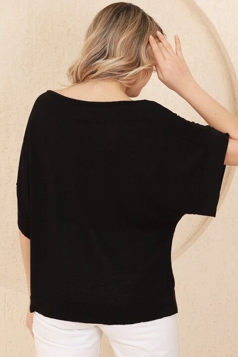 Kadın Siyah Kayık Yaka Oversize İnce Triko Bluz