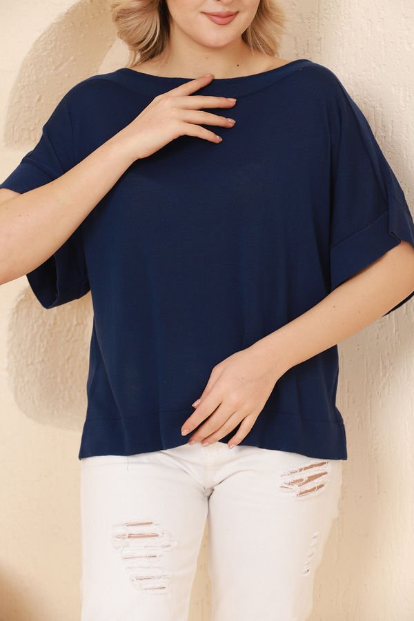 Kadın Lacivert Kayık Yaka Oversize İnce Triko Bluz