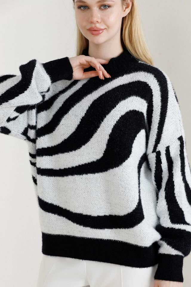 Kadın Siyah Zebra Desenli Oversize Kalın Triko Kazak