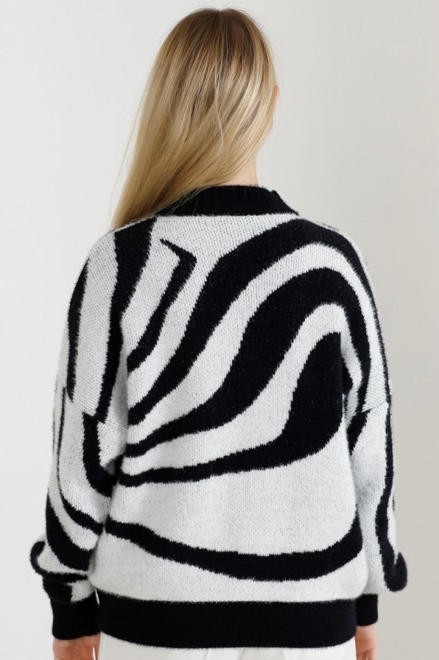 Kadın Siyah Zebra Desenli Oversize Kalın Triko Kazak