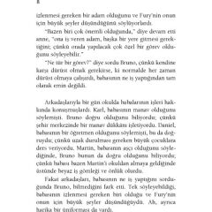 Çizgili Pijamalı Çocuk-