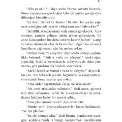 Çizgili Pijamalı Çocuk-