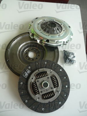 Volkswagen Bora 1998-2013 Arası 2.8 V6 4motion, 2.3 V5 4motion Valeo Marka Volanlı Debriyaj Seti