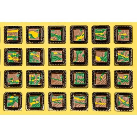 Anneler Günü Çerçeveli Tablo Kutuda Dubai Çikolatası Orta Boy (300 g)