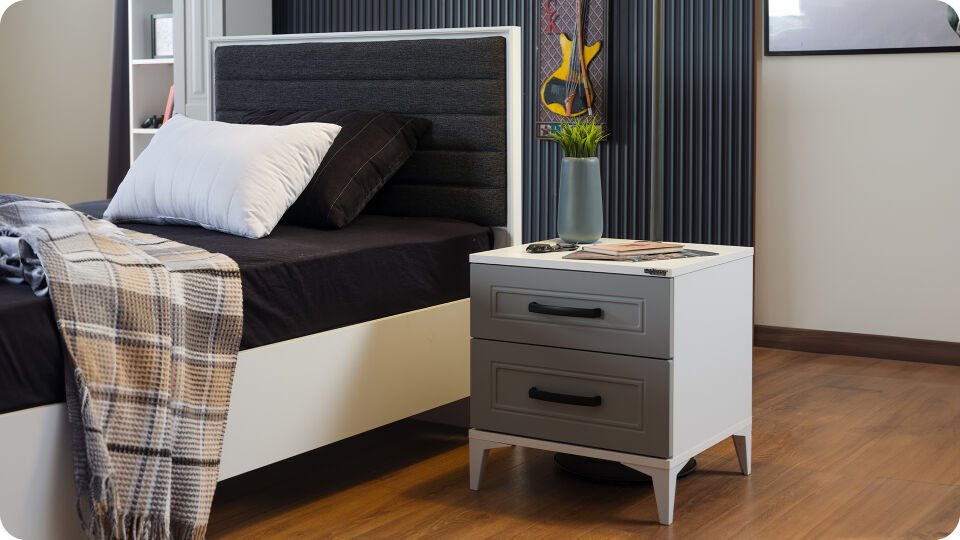 EVA NIGHTSTAND