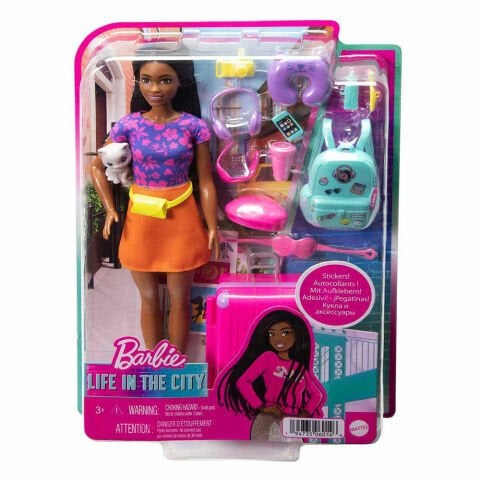 Barbie Brooklyn Seyahatte Bebeği ve Aksesuarları HGX55