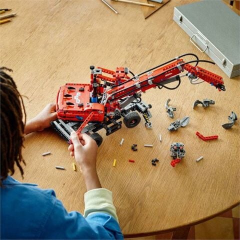 LEGO Technic Malzeme Elleçleyici 42144