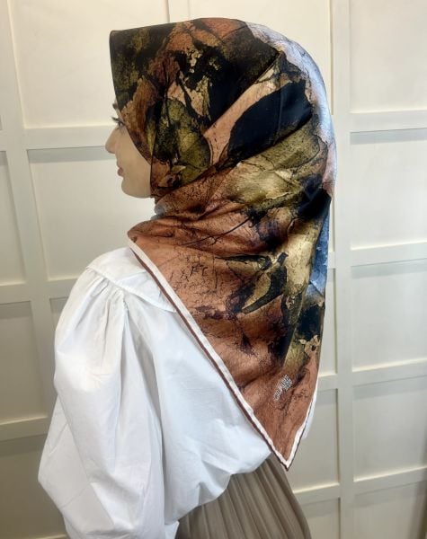 Quare Çiçek Desenli Rayon Eşarp 10701 KİREMİT