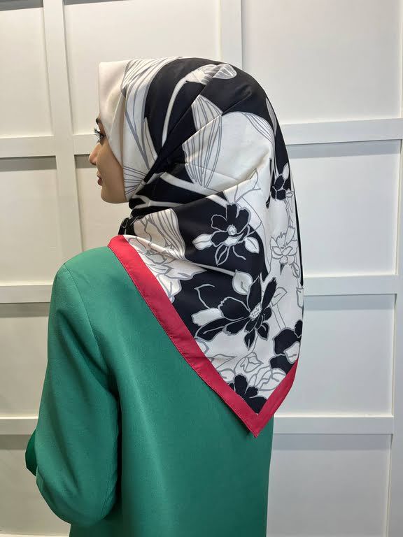 Eflatun Scarf Dijital Baskı Tomurcuk Desen Rayon Eşarp 00749 SİYAH KIRMIZI