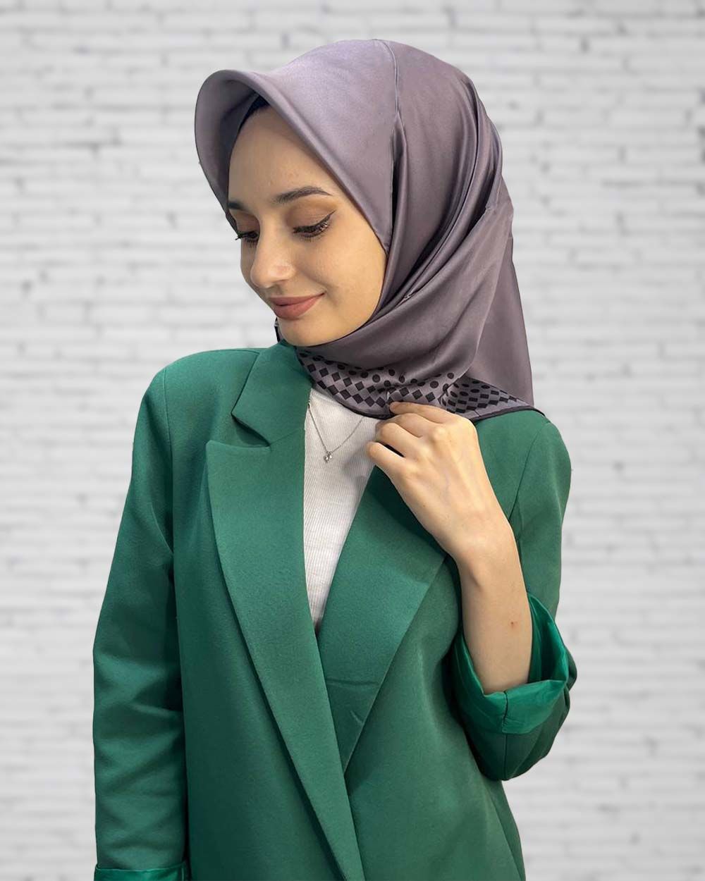Pierre Cardin Kampanyalı Sezonsuz Sura (Krep Saten) İpek Eşarp 8473230 FÜME