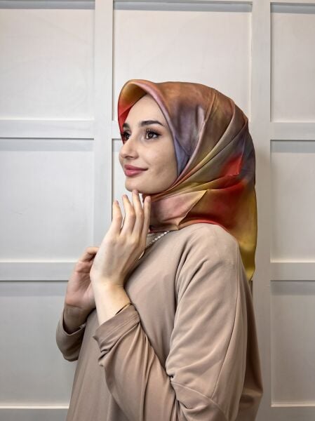 La Boutique Sura İpek Eşarp, 90x90cm, 2024 İlkbahar Yaz Desenli 2034 NAR ÇİÇEĞİ