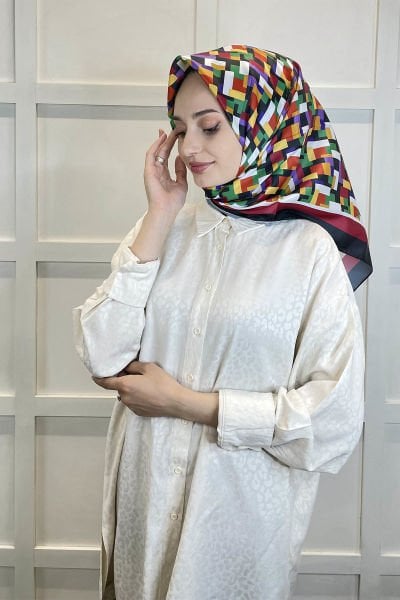 Shecarf Quare Rayon Eşarp - Desenli Avangard Eşarp - Dijital Baskı - Kadın Tesettür 01102 BORDO