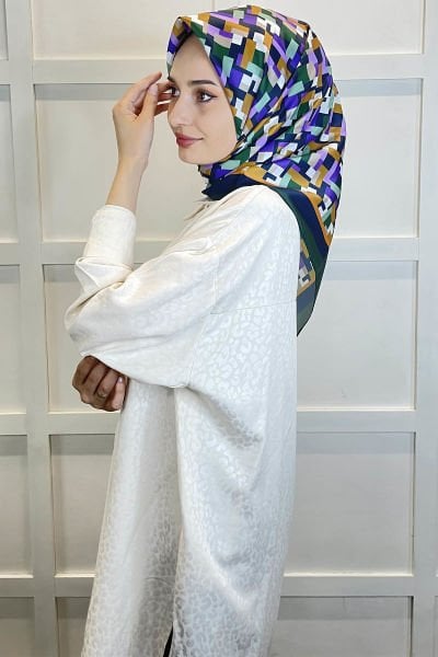 Shecarf Quare Rayon Eşarp - Desenli Avangard Eşarp - Dijital Baskı - Kadın Tesettür 01102 ZÜMRÜT
