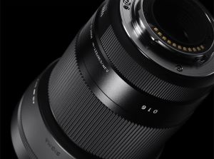 Sigma 30mm f/1.4 DC DN Lens (Sony E Mount)