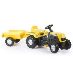 Traktor mit beladenem Ranchero-Anhänger