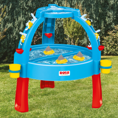 Voller lustiger Wasser- und Sand-Aktivitätstisch