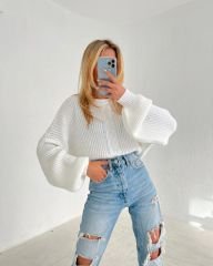 Beyaz Triko Crop Örgü Detaylı Oversize Kazak