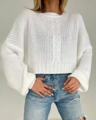 Beyaz Triko Crop Örgü Detaylı Oversize Kazak