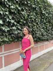 Kalın Askılı Fuşya Yırtmaçlı Midi Elbise