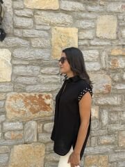 Siyah Kolları Taş İşlemeli Kolsuz Gömlek
