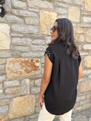 Siyah Kolları Taş İşlemeli Kolsuz Gömlek