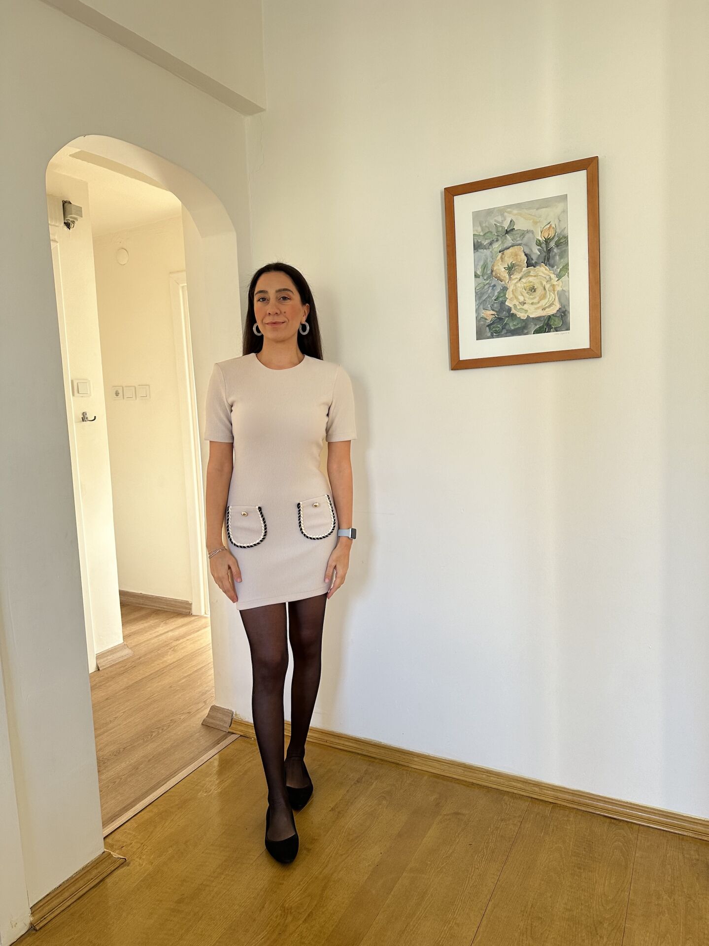 Chic Gold Cep Detaylı Krem Elbise