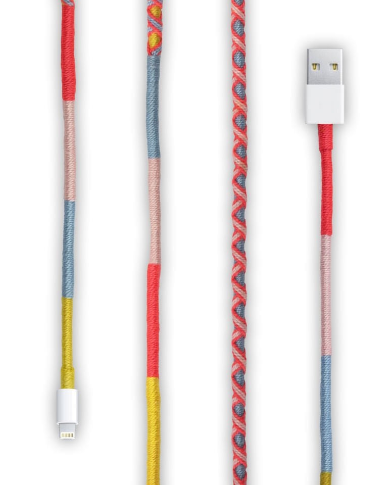 Hippi Strawberry iPhone Tüm Serilerle Uyumlu Yüksek Hızlı El Emeği Örgülü 1 Metre Şarj ve Data Kablosu