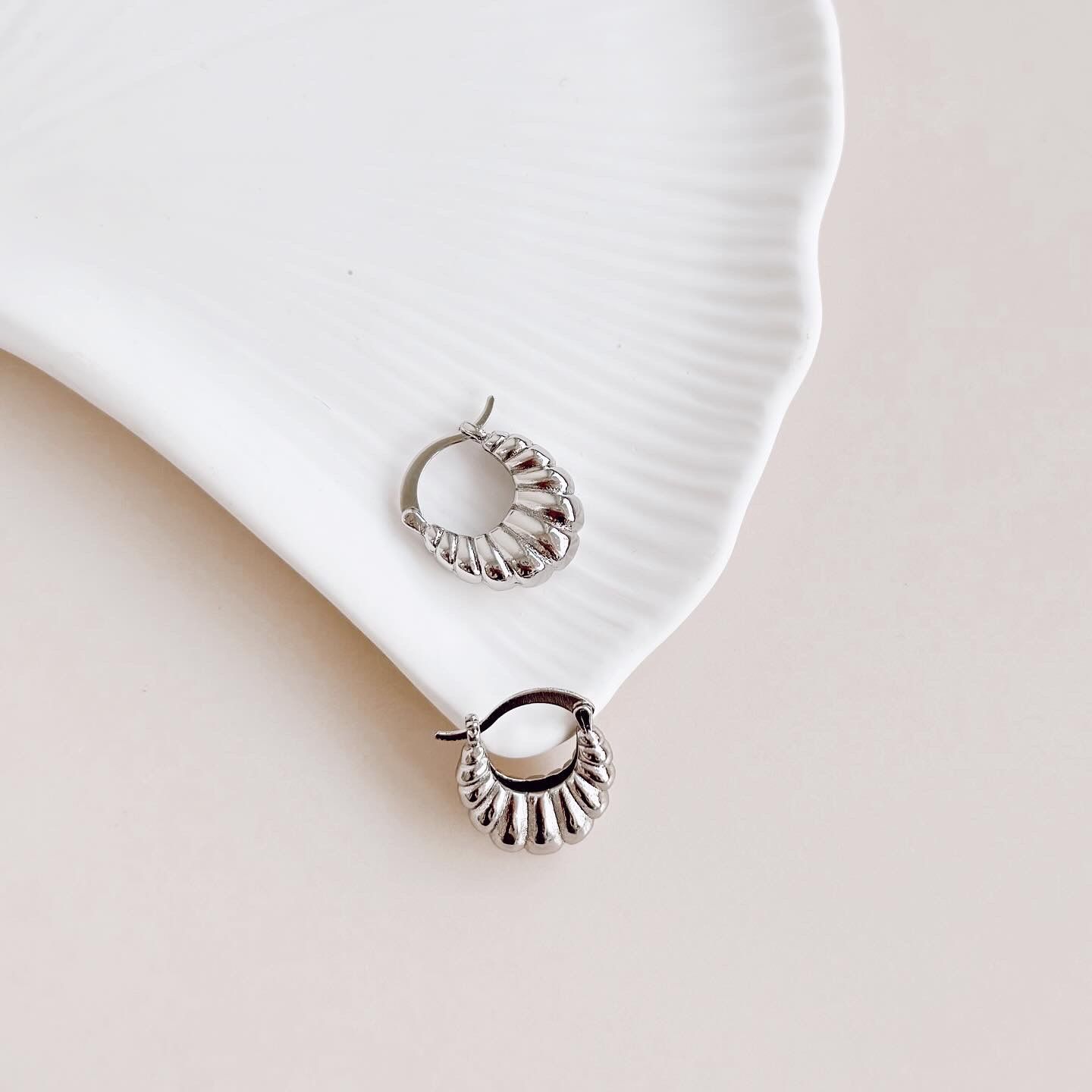 Minius Grey Xuping Steel Earring